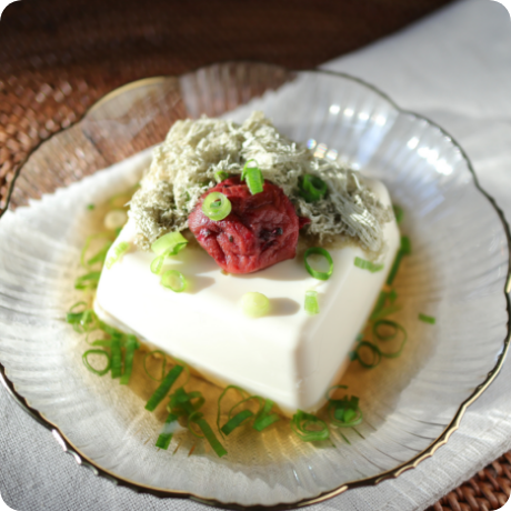1分で完成！豆腐の梅とろろ昆布のせ