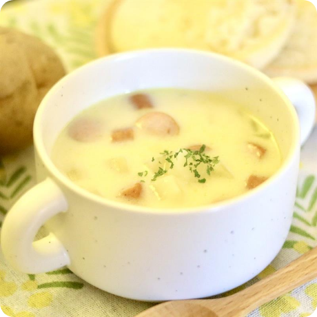 具材がゴロゴロ！じゃがいもの豆乳スープ