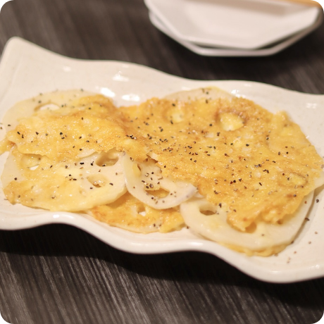カリッと香ばしい！れんこんのチーズ焼きの画像