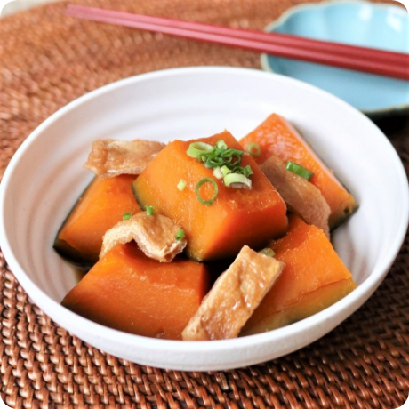 甘さとコクでほっこり♪かぼちゃと油揚げの煮物