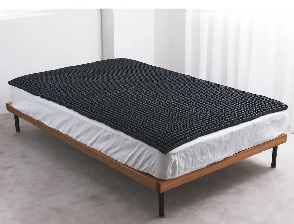 今お使いの寝具に「載せるだけ」
