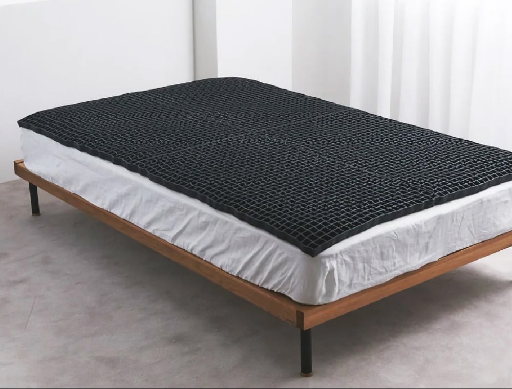 今お使いの寝具に「載せるだけ」