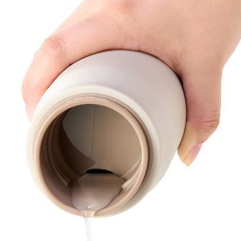 適量が出てくる飲みやすい飲み口、氷止め付き。イメージ画像