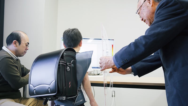 感性工学のパイオニアである広島大学の長町三生名誉教授の監修のもと、測定試験を行い開発した設計。
