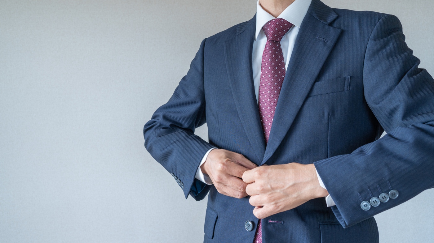 ストライプスーツで就活・結婚式はNG？印象を左右する種類とシーン別・カラー別の着こなし方