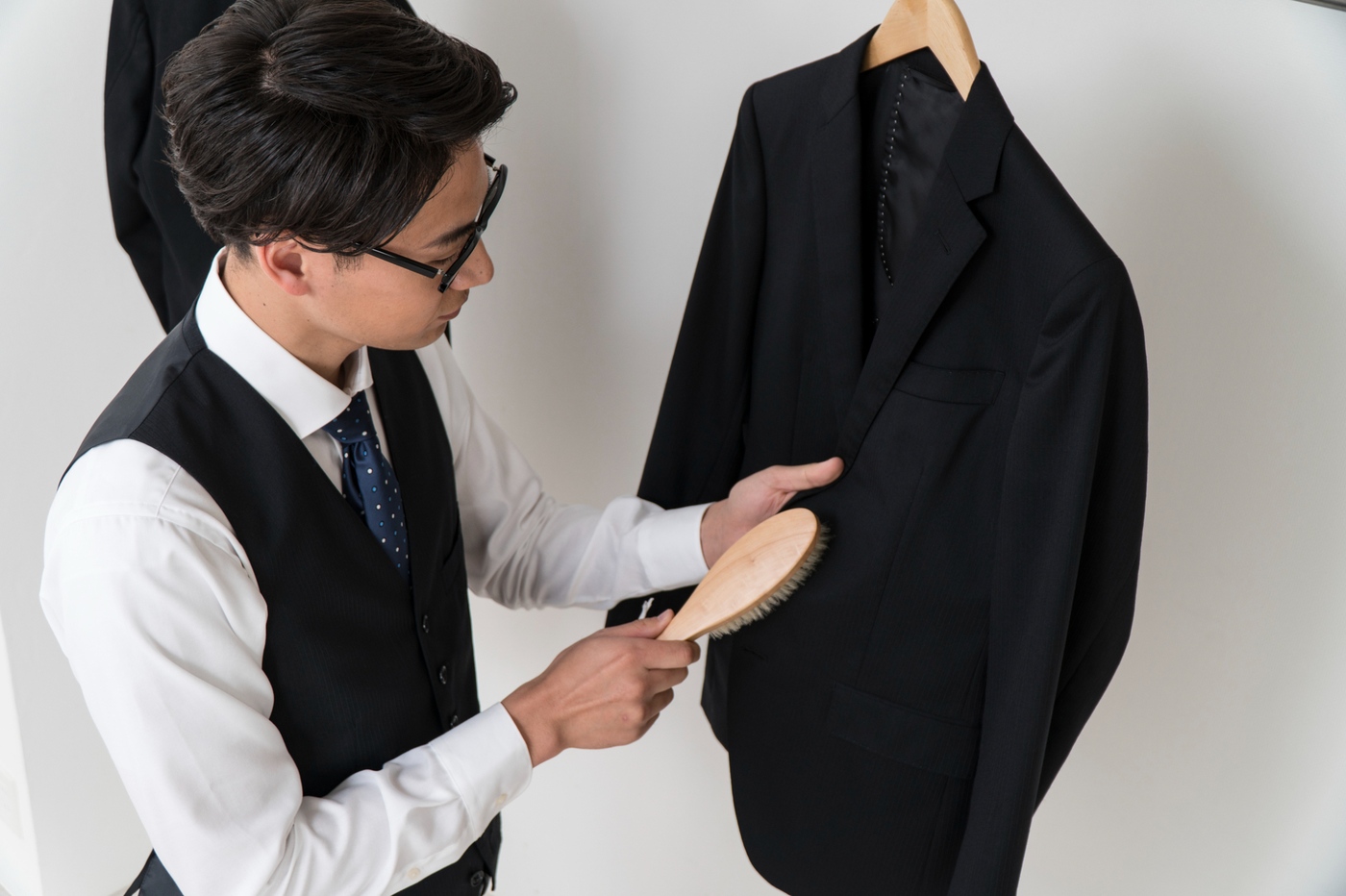 スーツにニオイが付くのを未然に防ぐ7つの対策