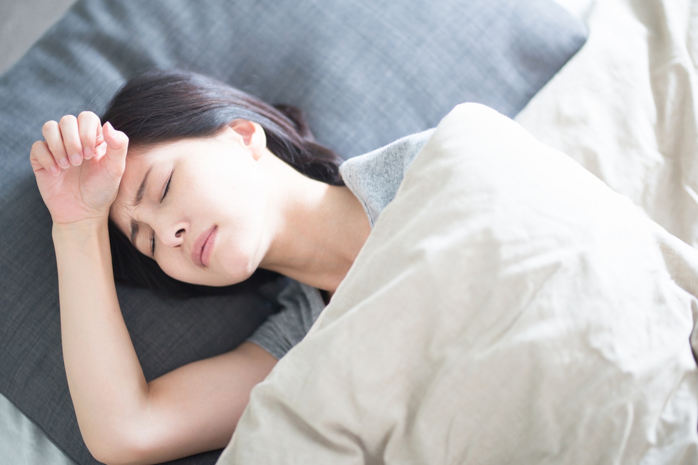夏にベッドが暑くなる原因は？寝苦しさを解消するための対策をご紹介