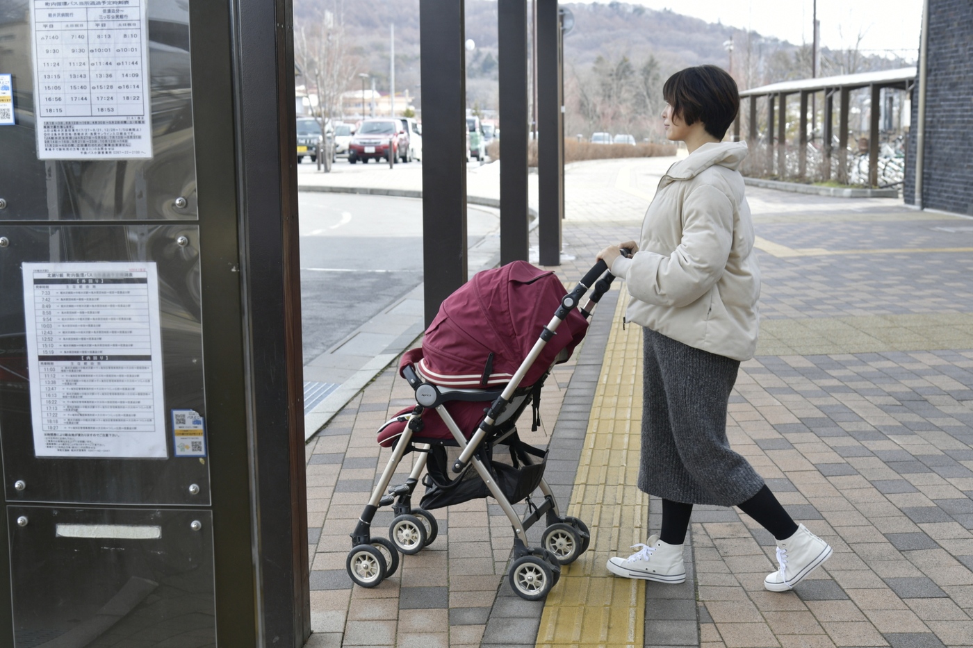 ベビーカーでバスに乗れる？安全な乗り方と折りたたみ判断のポイント