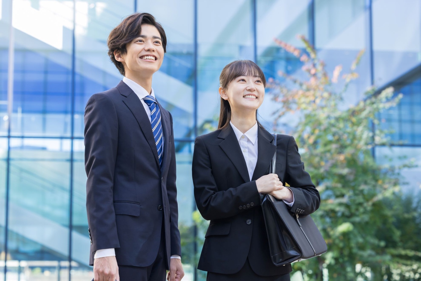 就活スーツはどこで買う？購入先ごとの特徴と選び方