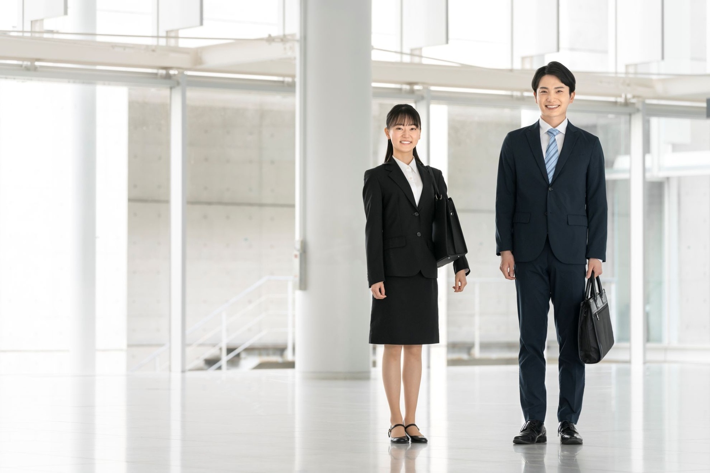 就活スーツはどこで買う？購入先ごとの特徴と選び方