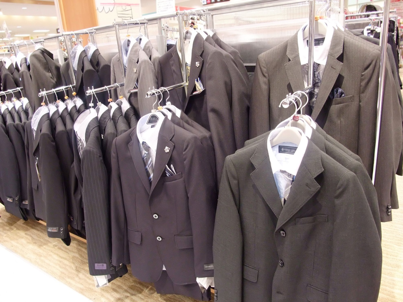 大きいサイズのスーツジャケットはどこで購入できる？