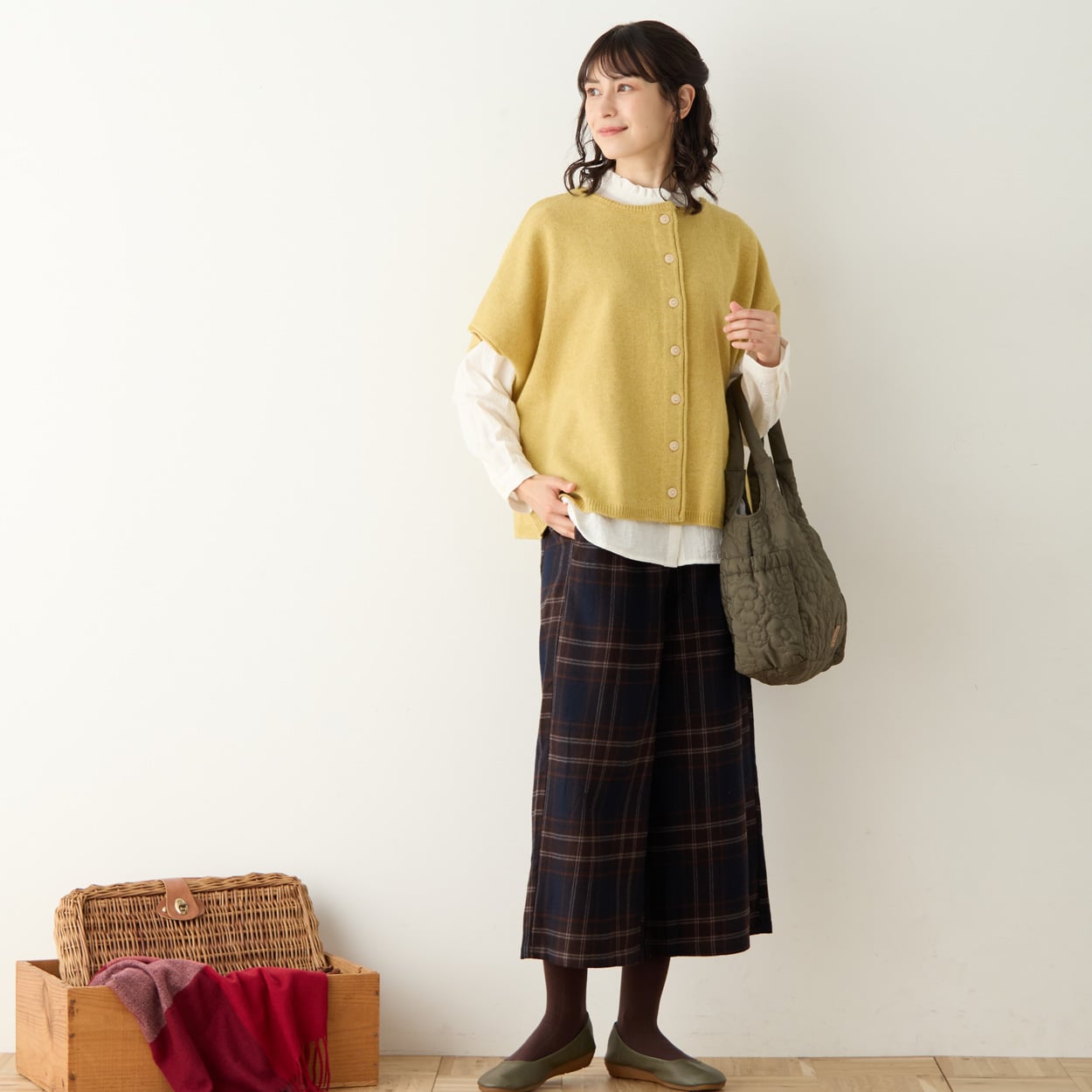 毎日に寄り添う、やわらかなワイドシルエットのクロプトパンツ